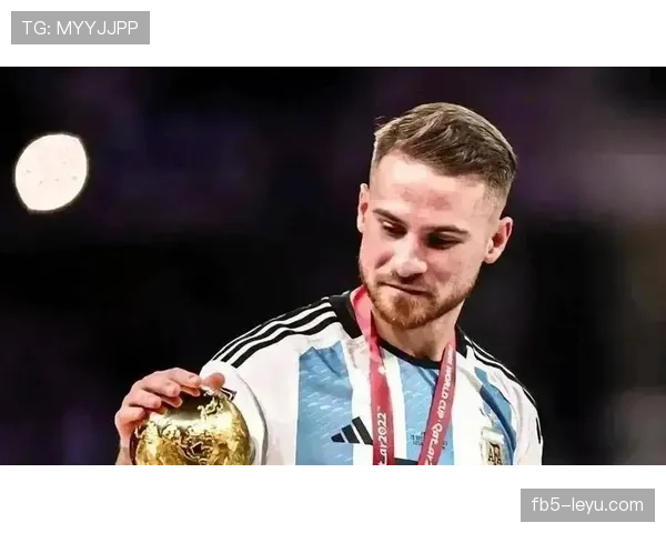 新星闪耀绿茵场，传奇谢幕续写辉煌——《全球足球巨星全纪录》见证时代交替