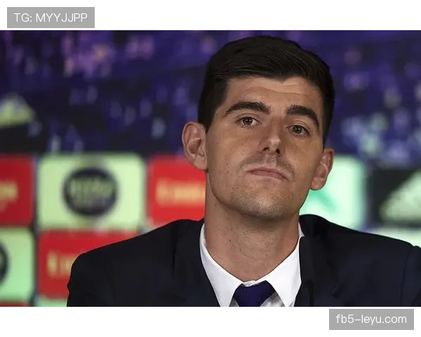 库尔图瓦荣膺西甲金手套奖，状态回暖彰显顶级门将实力