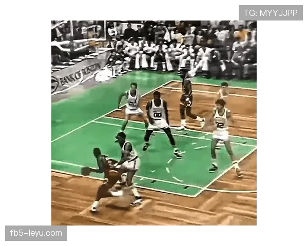 拉塞尔篮下防守主导防守端对比乔丹更显统治力